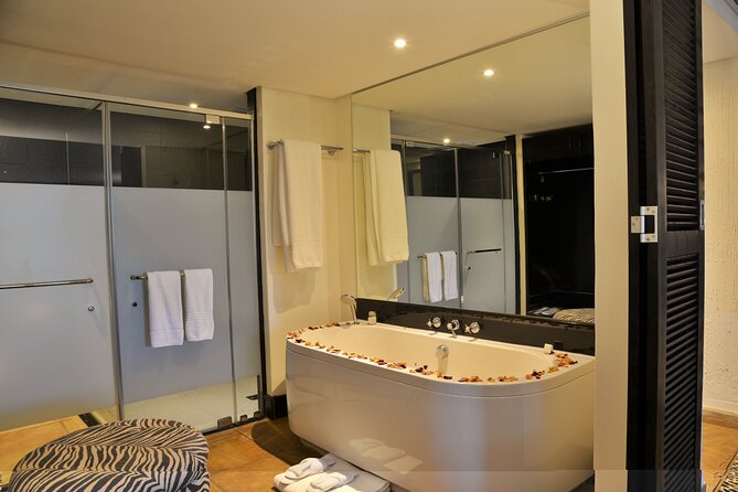 2 Day 4 Star Pilanesberg Safari - The game drive rhythm: why sunrise and evening matter