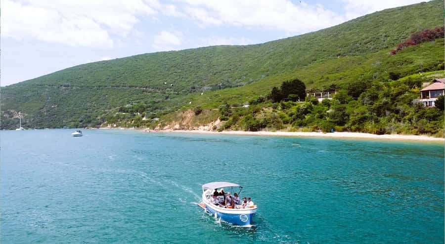 75 Minute Knysna Lagoon Charter - On-board comfort and the rules that affect what you wear