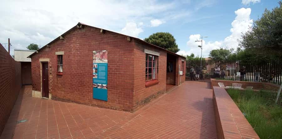 Apartheid Museum & Soweto Tour with Hotel Pickup - Chris Hani Baragwanath Hospital: scale you can sense