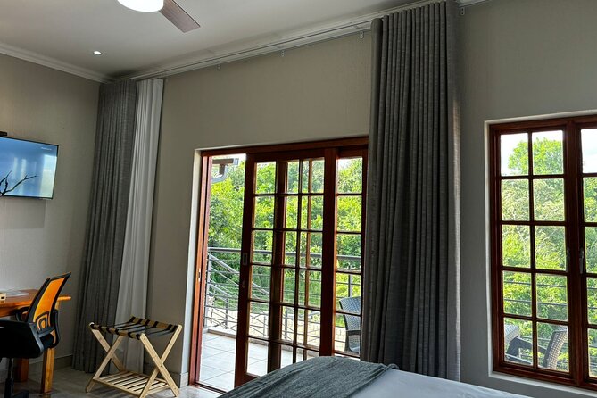 Big 5 Kruger National Park 2 Days Safari from Johannesburg - Check-in in Hazy View, then afternoon safari at Phabeni Gate