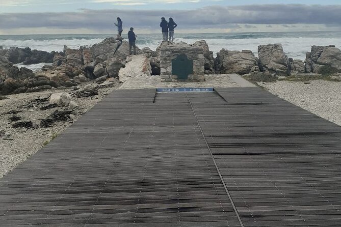 Cape Agulhas Tour - Cape Agulhas itself: the moment the oceans meet