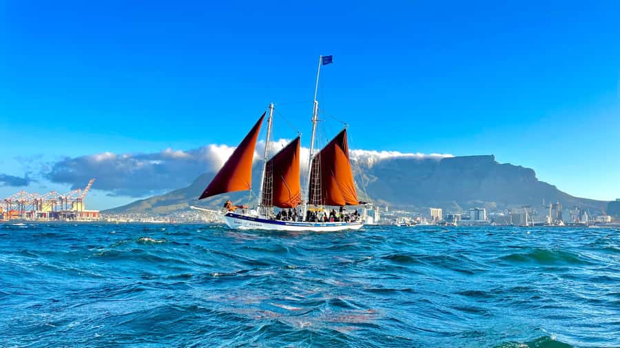 Cape Town: 1 Hour Table Bay Sailing Tour - Leaving the V&A Waterfront on Spirit of Victoria