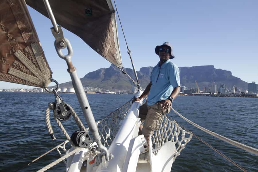 Cape Town: 1 Hour Table Bay Sailing Tour - On-Board Comfort and the Cash Bar Setup