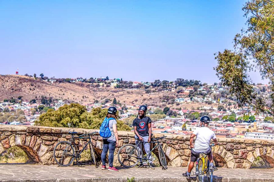 Cape Town: bicycle or E-scooter History Tour with Coffee - Greenpoint Park and Biodiversity Garden: a short nature break in the middle of the city