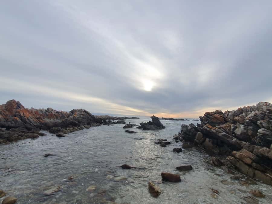 Cape Town: Cape Aghullas Van Tour with Hotel Pickup - Cape Agulhas: The Lighthouse, the Shipwreck Rocks, and the Photo Moment