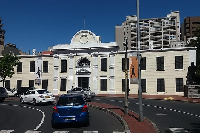 Cape Town City Tour Camps Bay Beach Plus Table Mountain Ticket - Camps Bay Beach: why it’s famous and what to look for in 30 minutes