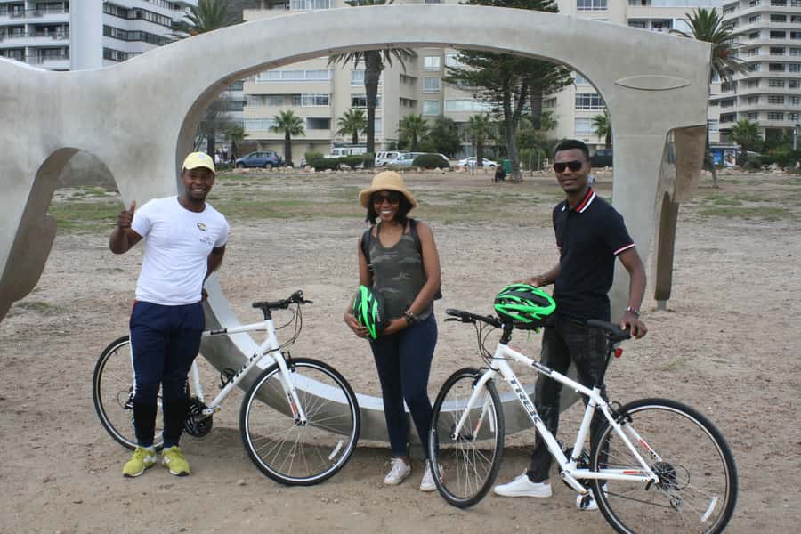 Cape Town Guided City Cycling Heritage Tour - Private Tour - Company Gardens: coffee and cake, rose garden, Japanese garden, and the parliament feel