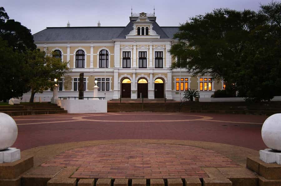 Cape Town: Half-Day Guided City Sightseeing Tour by Bus - Entering Cape Town: How This Half-Day Loop Really Feels