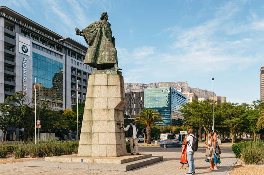 Cape Town: Half-Day Walking City Tour and African Lunch - Lunch at AfroDeli Eatery in Long Street (Food Included)