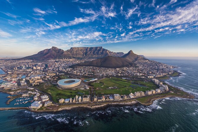 Cape Town Helicopter Tour: Atlantic Coast - The first big payoff: City Bowl and Table Mountain from all sides