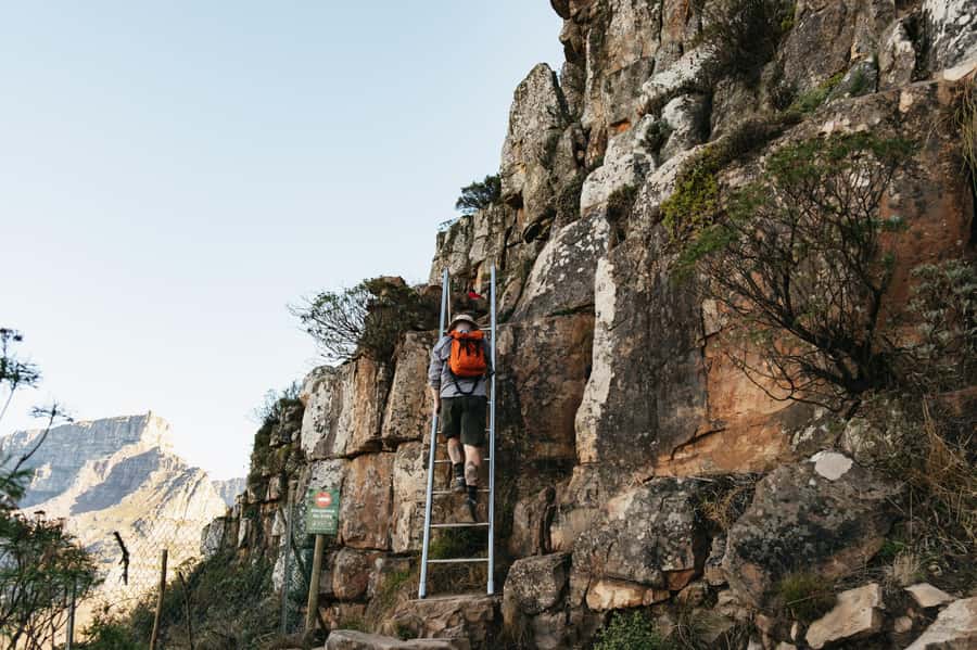 Cape Town: Lion's Head Guided Hike at Sunset - Reaching the summit: panoramic views over Cape Town and the ocean