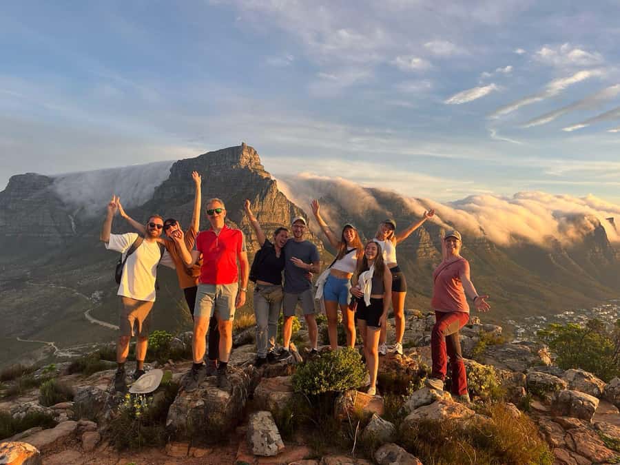 Cape Town: Lion's Head Sunrise or Sunset Guided Hike - Summit time: how to enjoy 360-degree Cape Town instead of just chasing photos