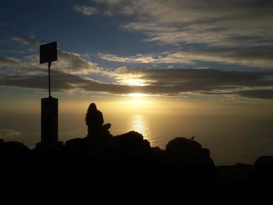 Cape Town: Lion's Head Sunrise with coffee or Sunset Hike - Reaching the 669 m Summit and Getting Your Rock Photo