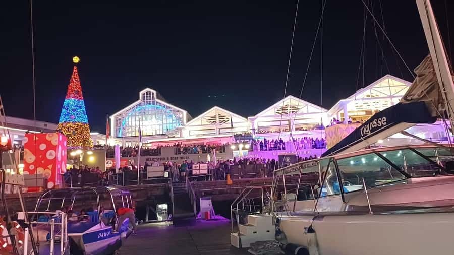 Cape Town: New Year's Eve Fireworks Cruise - Champagne, Snacks, and the Cash Bar: What’s Included vs Extra