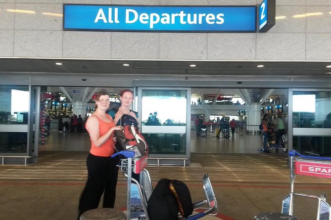 Cape Town Private Airport Transfer - How the name-board pickup works at the airport, cruise terminal, or train station