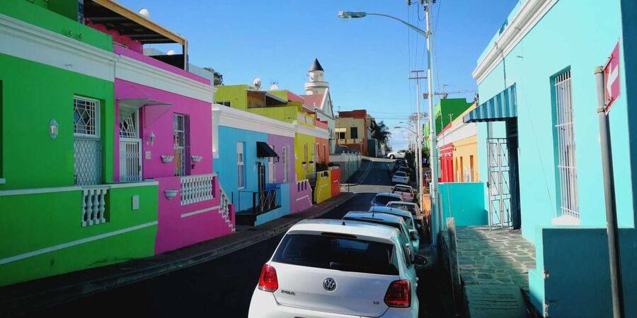 Cape Town: Private Half Day City Tour - Bo-Kaap: colorful houses and a neighborhood finish with personality