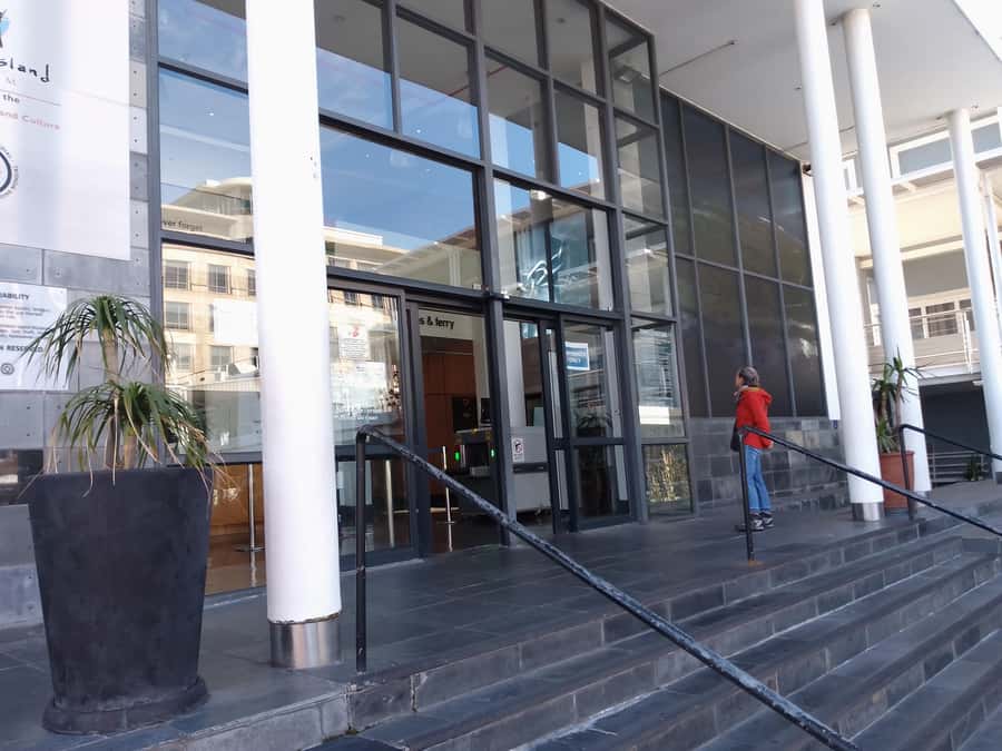 Cape Town: Robben Island Ferry and Guided Tour - Ferry Time from the V&A Waterfront to Robben Island