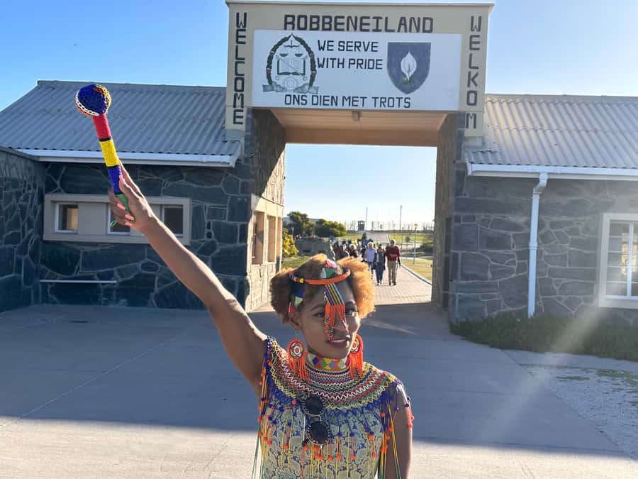 Cape Town: Robben Island & Table Mountain w/Hotel Transfer - Skip-the-line tickets: saving time without skipping the meaning
