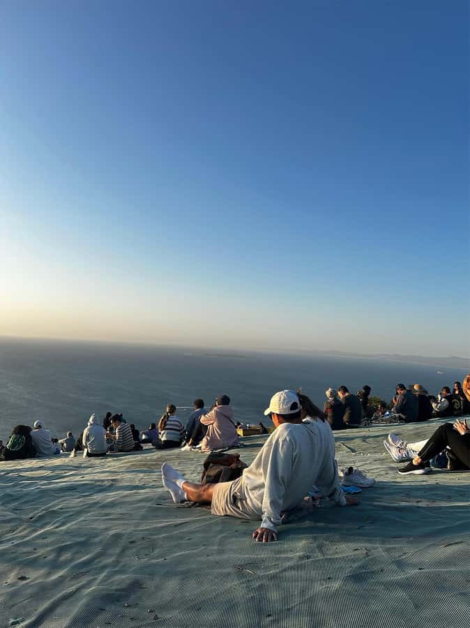 Cape Town: Sunset Bus Tour with Picnic on Signal Hill - Picking Up the Bus at the V&A Waterfront