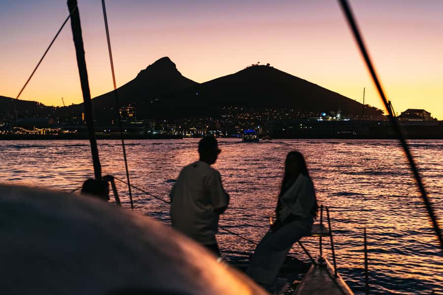 Cape Town: Sunset Catamaran Cruise on Table Bay with Bubbles - Where to meet at V&A Waterfront, and how to not stress the timing