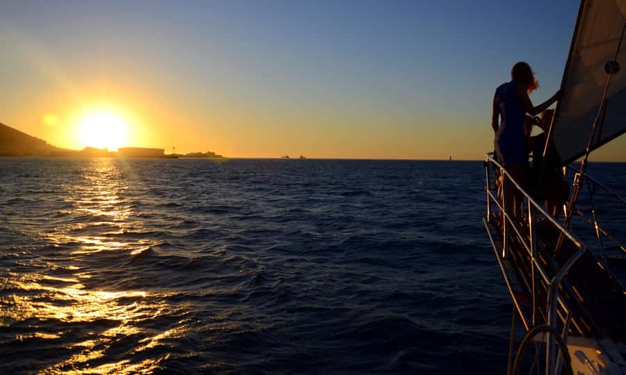 Cape Town: Sunset Champagne Cruise - What to Pack for a Chilly Atlantic Return