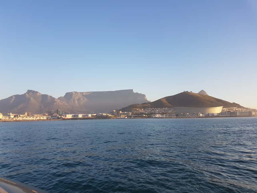 Cape Town: Sunset Cruise from V&A Waterfront with Bubbly - The 90-minute route: Table Bay, Milnerton lighthouse, Granger Bay, Table Mountain