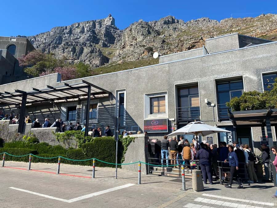 Cape Town: Table Mountain Half-Day Tour with Cable Car Ride - Pickup in a private vehicle, and why it sets the tone