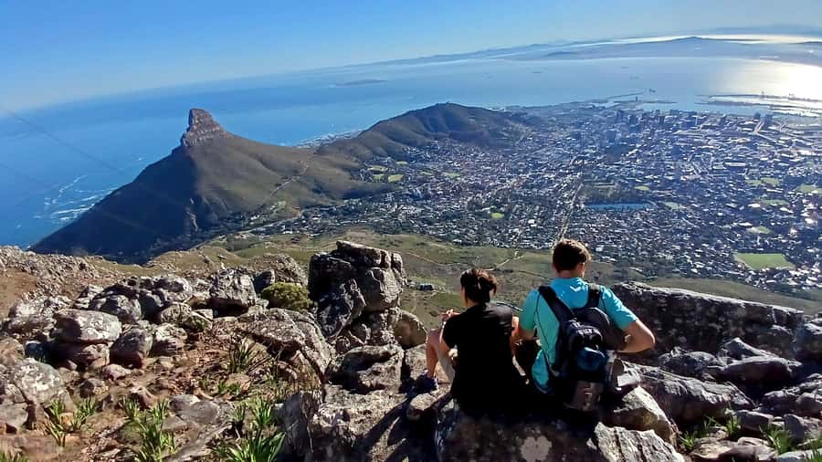 Cape Town: Table Mountain Hike via India Venster Morning - Splitting toward India Venster, rock steps and a perfect photo window
