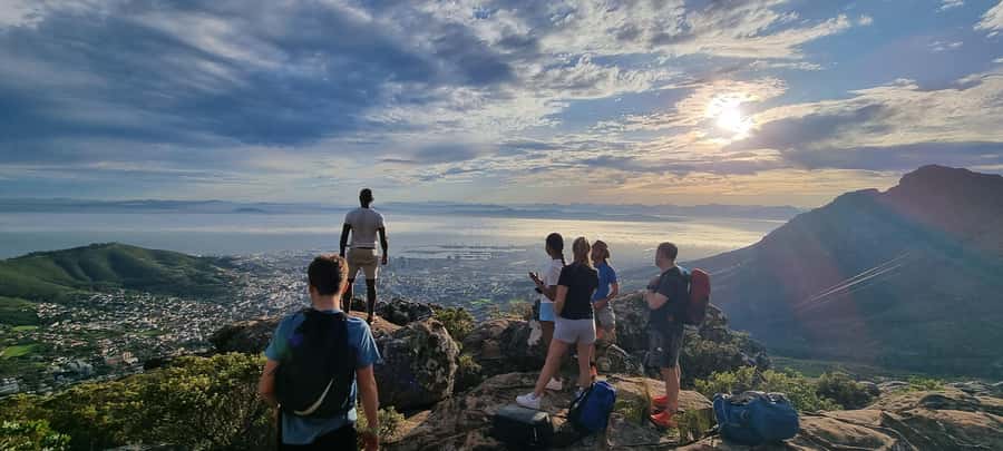 Cape Town: Table Mountain Hike with an Expert Guide - Summit and descent: the cable car plan, plus the wind contingency