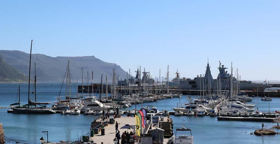 Cape Town: Table Mountain, Penguins & Cape Point Group Tour - Table Mountain by aerial cableway: the views are the whole reason