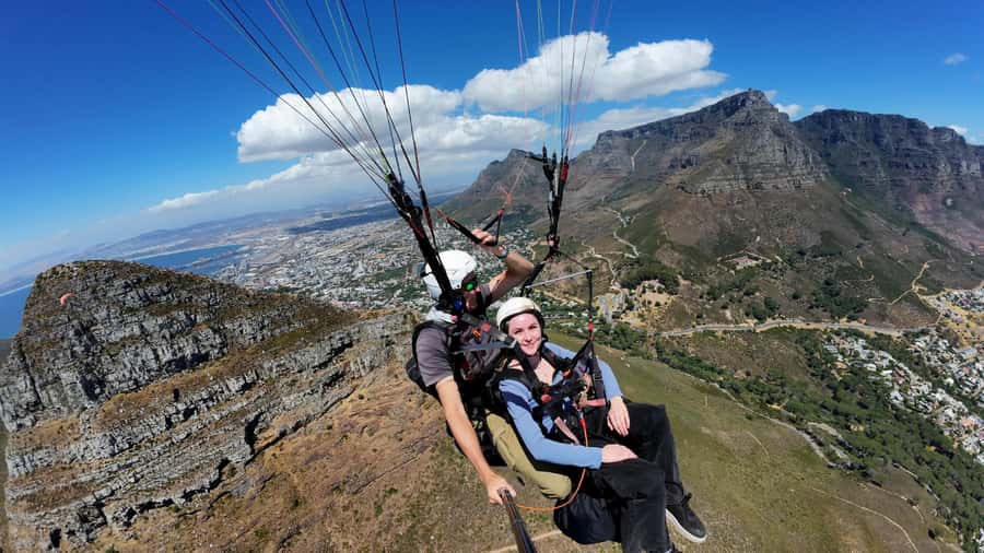 Cape Town: Tandem Paragliding with Instructor - Landing in Sea Point: the moment the adrenaline turns into a smile