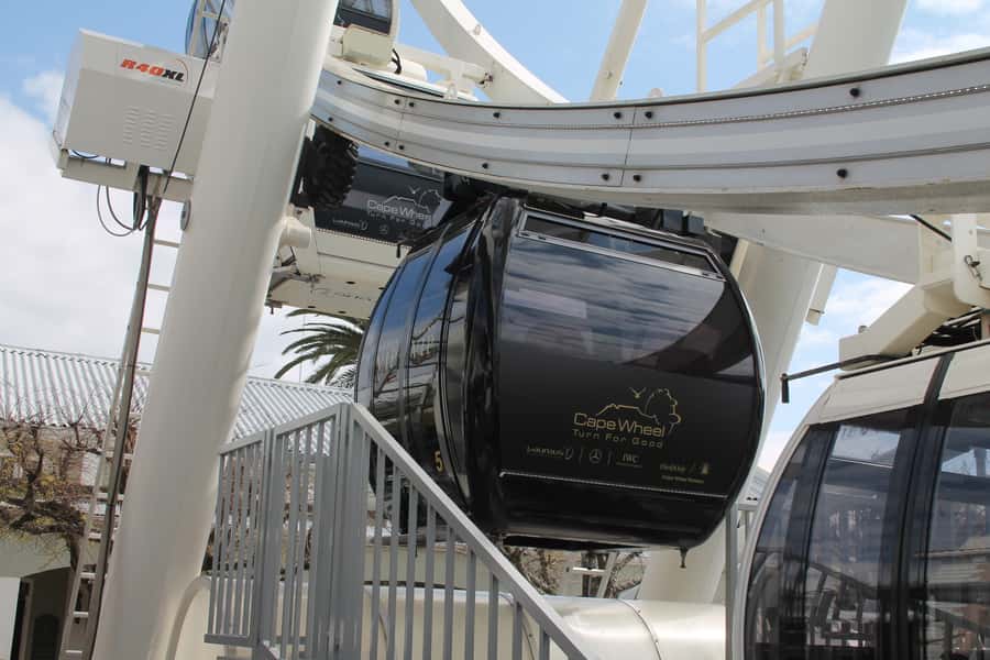 Cape Town: The Cape Wheel Ticket - How the 15-minute ride works, and why timing matters for photos