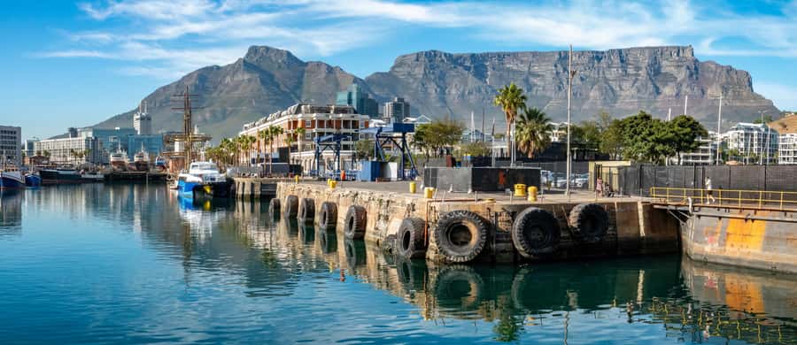 Cape Town Tour: Table Mountain, Penguins & Cape Point+Pickup - Cape Point Lighthouse and the ocean-current meeting place