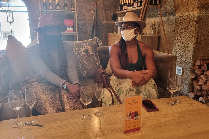 Cape Town Wine Tour & Tasting all inclusive - What you should expect from the guide and the commentary