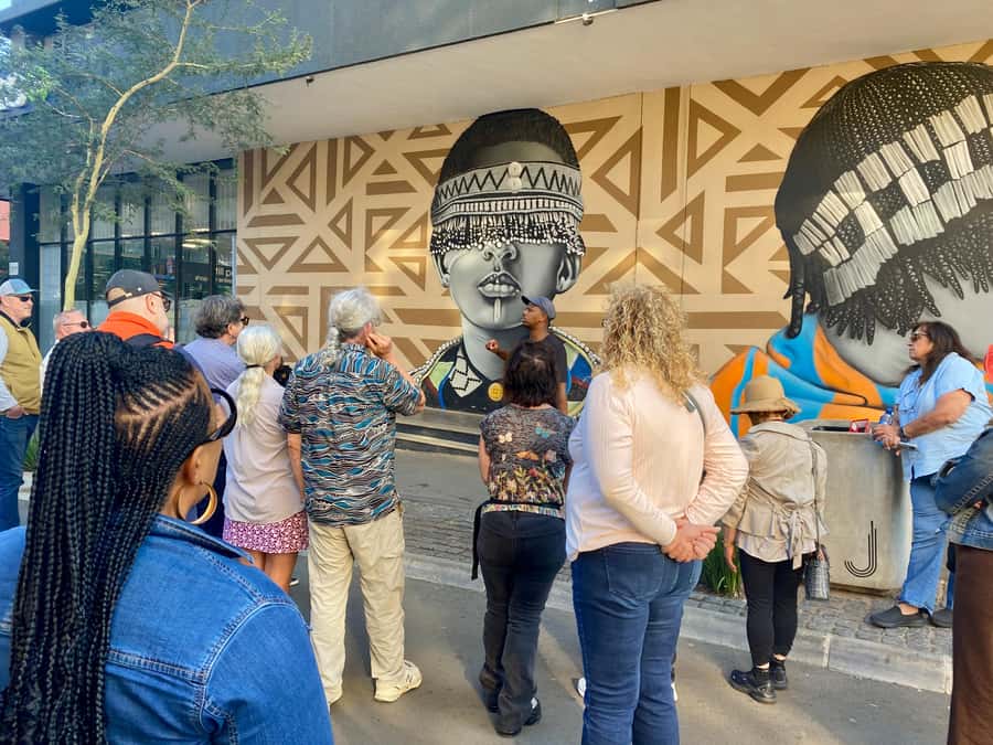 Colours of Johannesburg: A Graffiti & Street Art Tour - A quick shopping stop at the right moment