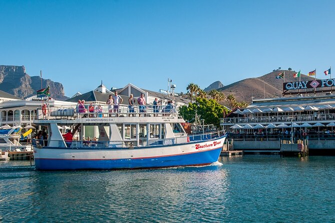 Cruise and Dine Dinner / Cape Town: Sunset Champagne Cruise and 3-Course Dinner - Dinner at the V&A Waterfront, what you’ll eat and how the meal experience usually feels