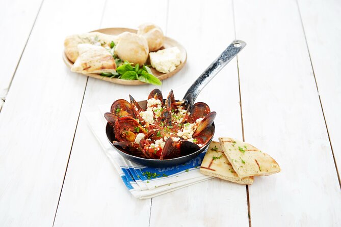 Cruise and Dine Lunch / Cape Town: Coastal Motor Cruise and 2-Course Lunch - Drinks and the onboard vibe: beverage selection, music, and service style