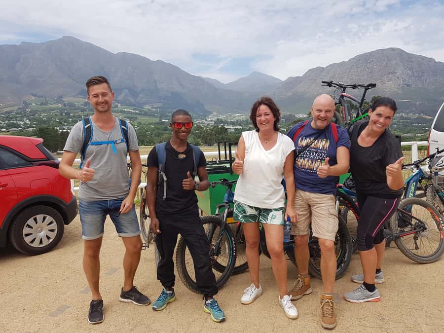 Franschhoek: E-bike Tour with Wine Tasting and Lunch - A 6-hour e-bike ride that links Stellenbosch and Franschhoek