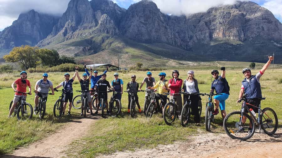 Franschhoek: E-bike Tour with Wine Tasting and Lunch - E-bike comfort and group support: how the tour keeps you moving
