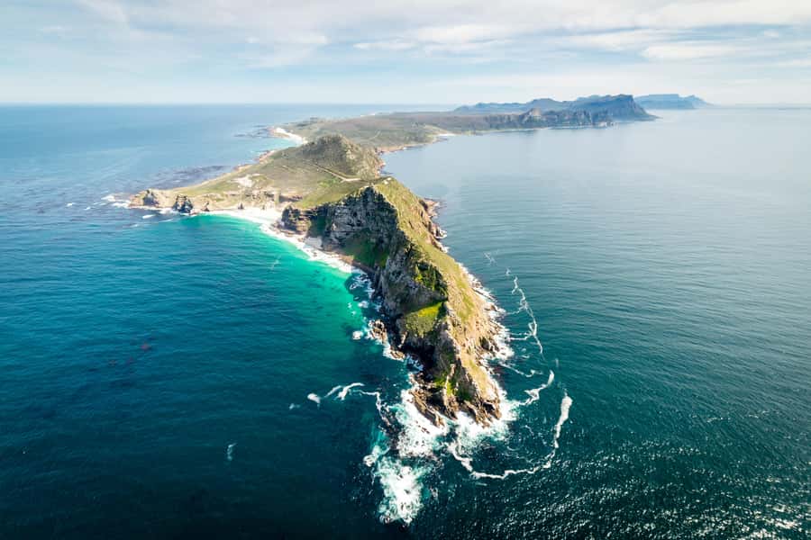 From Cape Town: Cape Peninsula Scenic Helicopter Flight - From the V&A Waterfront Helipad: Table Mountain Starts the Show