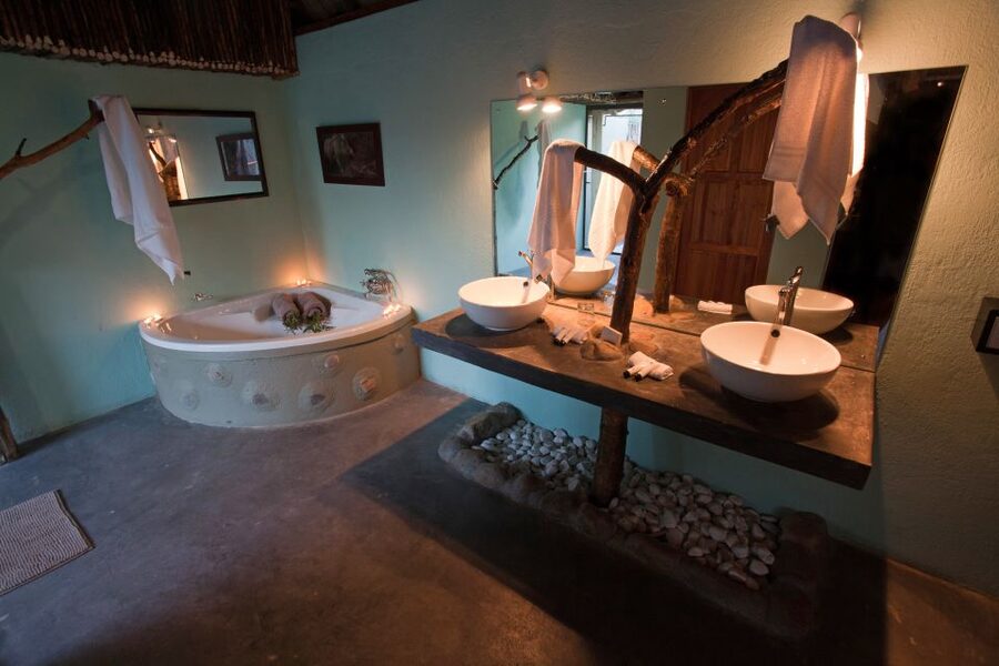 From Johannesburg: Kruger National Park 4-Day Luxury Safari - Lodges and comfort: air-conditioned chalets plus time to reset