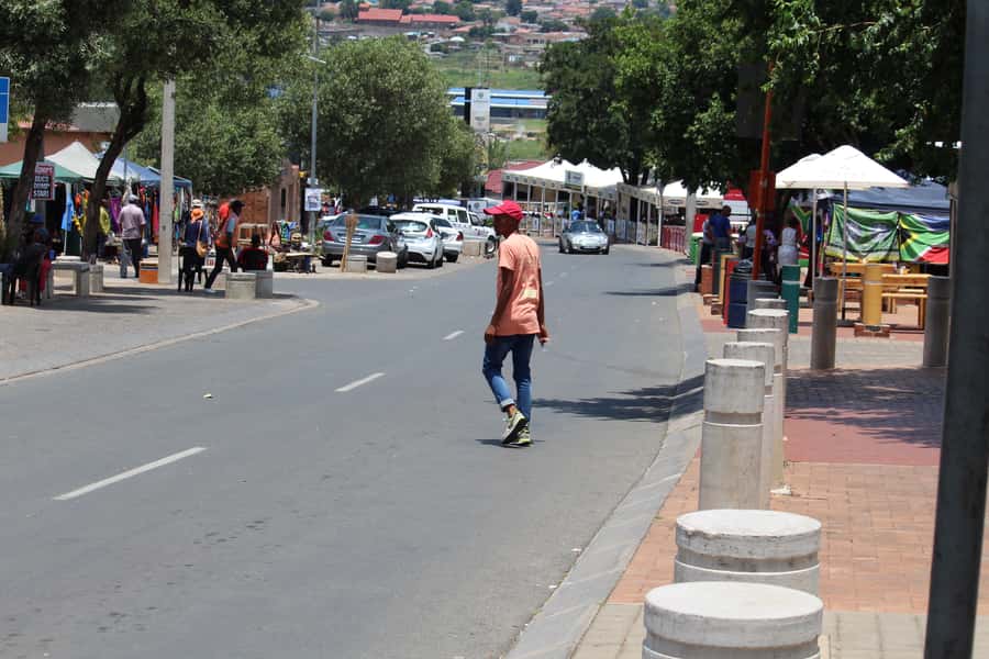 From Johannesburg: Pretoria, Soweto & Apartheid Museum Tour - Vilakazi Street, Mandela House, and how staging helps you visualize