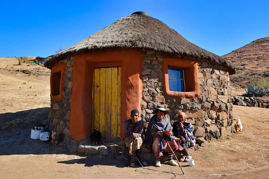 From Underberg: Extended Lesotho Day Tour - 9.5hrs - Climbing Sani Pass: Border Control, Photo Stops, and Wildlife Time