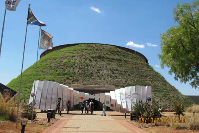 Full-Day Cradle of Human Kind and caves private - Sterkfontein Caves at the Cradle: fossils, meaning, and movement