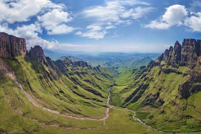 Full Day-Drakensberg-MandelaCaptureSite-HowickFalls-MidlandsMeander from Durban - A long day from Durban, built around three major stops