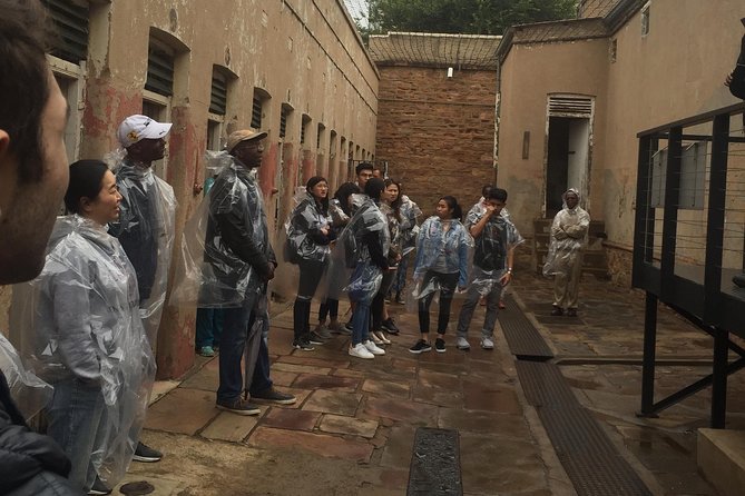 Full Day Johannesburg , Apartheid Museum and Soweto Tour - 8hrs - Mandela House on Vilakazi Street: What You See, and What Costs Extra