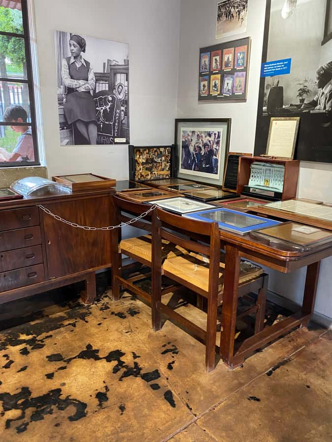 full day tour Johannesburg et soweto township - The Apartheid Museum: the anchor stop you should protect