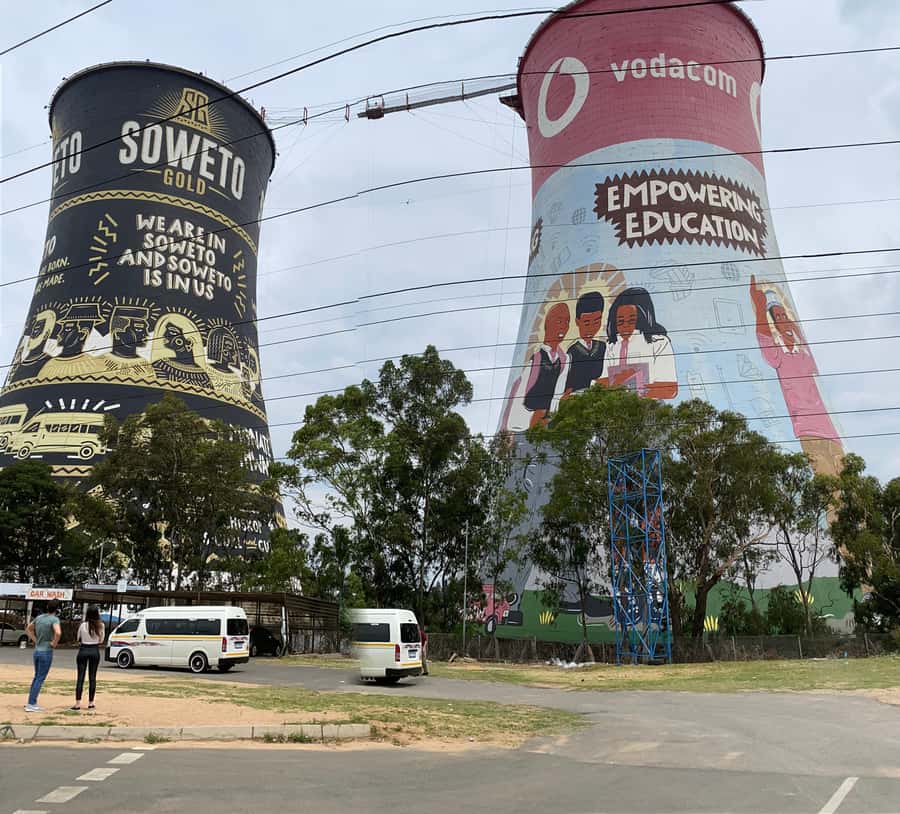 full day tour Johannesburg et soweto township - Johannesburg city passes: quick photos, useful orientation