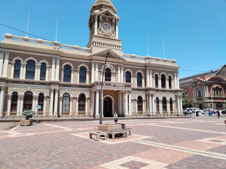 Gqeberha: City Highlights Car and Walking Tour - Getting your bearings in Gqeberha, from pickup to the first coastal drive