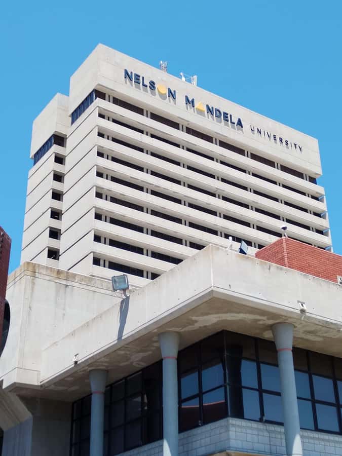 Gqeberha: City Highlights Car and Walking Tour - Stadium and lighthouse extras, and what costs you should expect